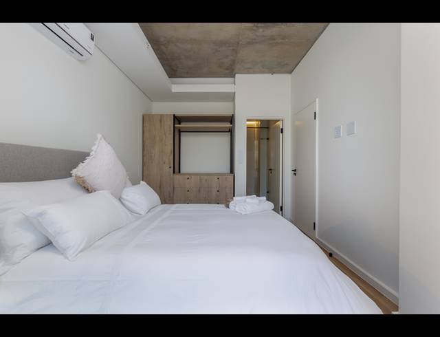 1 BEDROOM APARTMENT TO LET IN SEA POINT